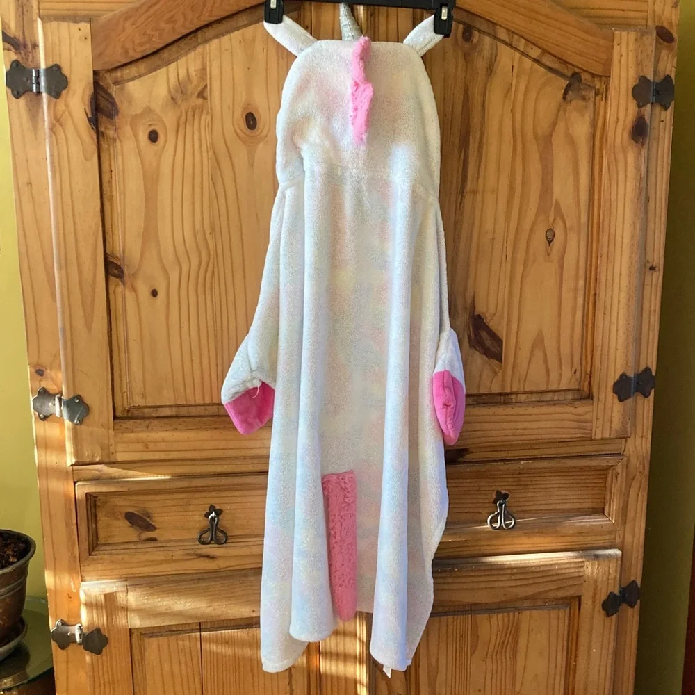 Girls Sonoma unicorn white sparkle pink blue hooded towel